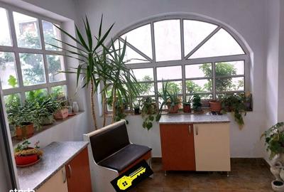 Casă cu 4 camere cu Teren 646 Mp în Central