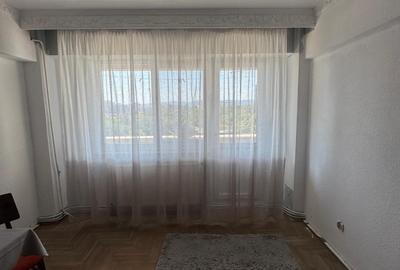 Apartament cu 3 camere semidecomandat în Central - 5