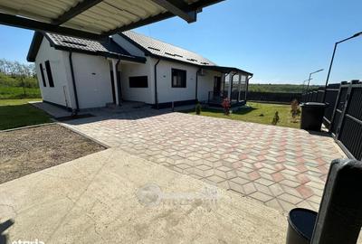 Casă cu 4 camere în Bucium