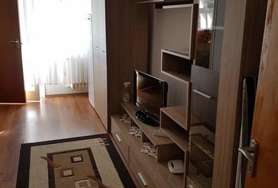 Garsonieră decomandată în Apărătorii Patriei