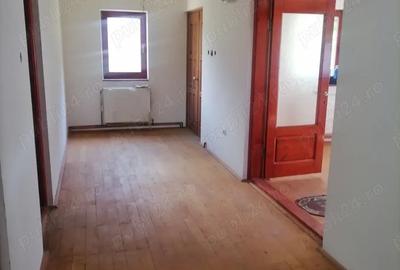 Casă cu 3 camere în Curtea de Argeș - 9
