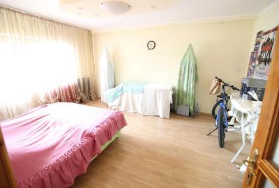 Apartament cu 4 camere decomandat, mobilat în Micro 20 - 1