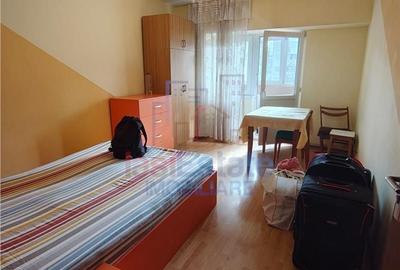 Apartament cu 3 camere decomandat în Alexandru cel Bun