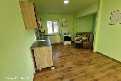 Apartament cu 3 camere semidecomandat în Uric - 4