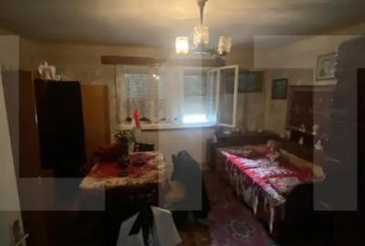 Casă cu 3 camere cu Teren 2100 Mp în Central - 2