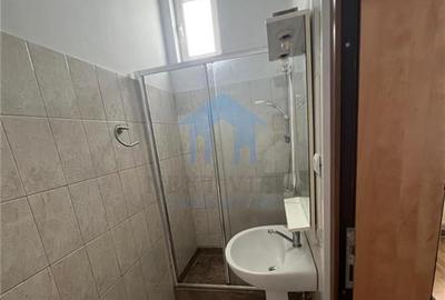 Garsonieră decomandată în Central - 2