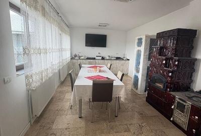 Casă cu 7 camere cu Teren 1400 Mp în Central