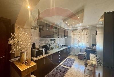 Apartament cu 4 camere decomandat, mobilat în Craiovița Nouă