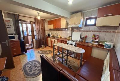 Casă cu 16 camere cu Teren 800 Mp în Central