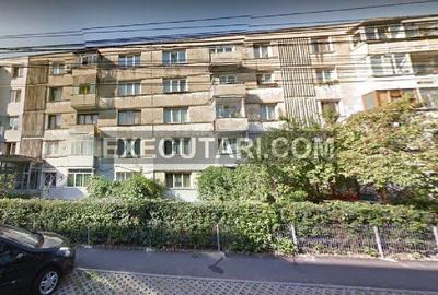 Apartament cu 3 camere în Andrei Mureșanu