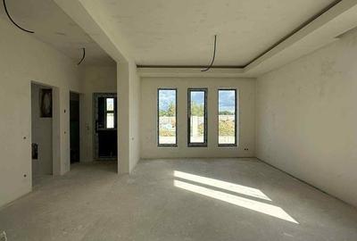 Casă cu 4 camere decomandat în Păulești