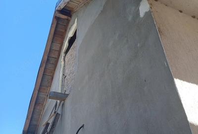 Casă cu Teren 100 Mp în Central