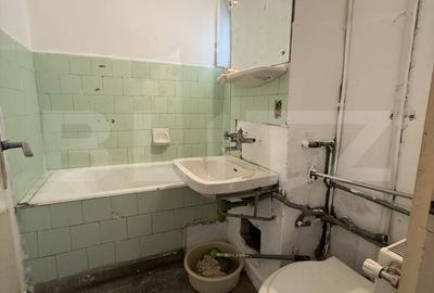 Apartament cu 3 camere decomandat în Micro 16