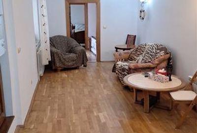 Casă cu 4 camere cu Teren 80 Mp în Central
