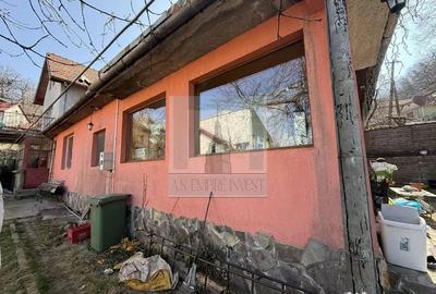 Apartament cu 3 camere decomandat în Centrul Istoric
