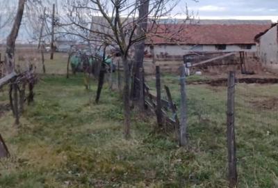 Casă cu 3 camere cu Teren 3000 Mp în Caporal Alexa