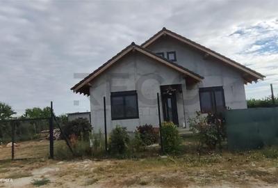 Casă cu 4 camere cu Teren 646 Mp în Nojorid