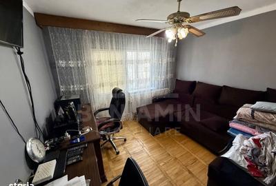 Apartament cu 4 camere decomandat în Craiovița Nouă