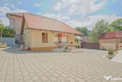 Casă cu 4 camere cu Teren 630 Mp în Central