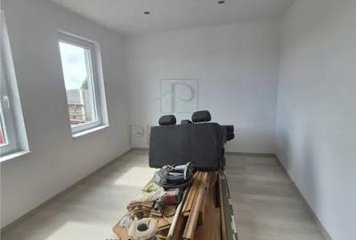 Casă cu 4 camere cu Teren 300 Mp în Moșnița Nouă