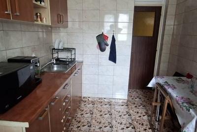 Apartament cu 3 camere decomandat în Rahova