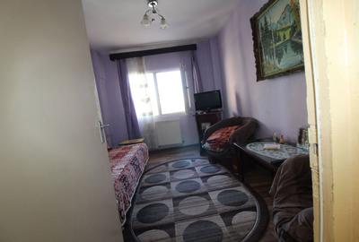 Apartament cu 3 camere decomandat în 9 Mai