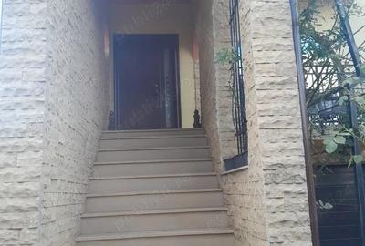 Casă cu 5 camere cu Teren 209 Mp în Central
