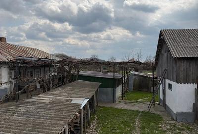 Casă cu 4 camere cu Teren 1000 Mp în Bodești - 9