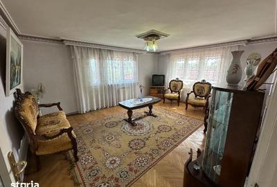 Casă cu 5 camere cu Teren 757 Mp în Poiana