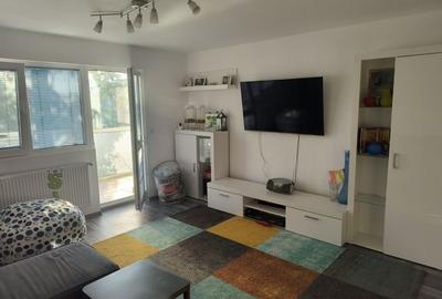 Apartament cu 3 camere decomandat, mobilat în Drumul Taberei