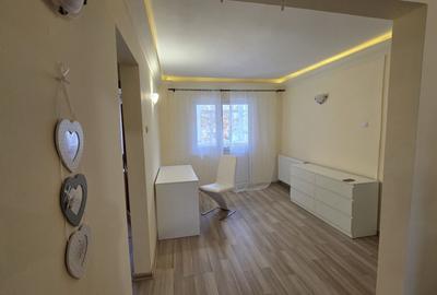 Apartament cu 4 camere decomandat în Casa de Cultură
