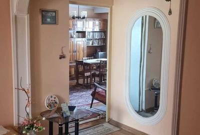 Apartament cu 3 camere decomandat în Exterior Vest - 1