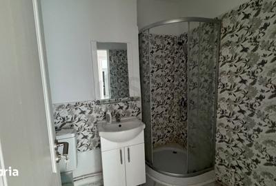Apartament cu 3 camere în Tei
