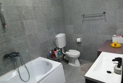 Apartament cu 3 camere decomandat în Vest