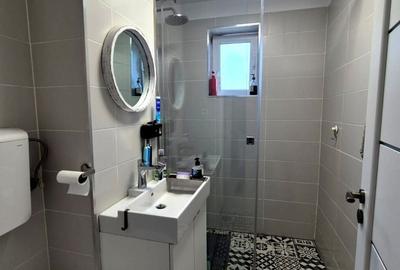 Apartament cu 3 camere semidecomandat în Grigorescu