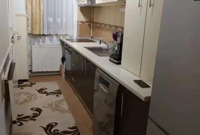 Apartament cu 3 camere semidecomandat în Central - 1