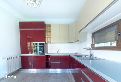 Casă cu 5 camere cu Teren 550 Mp în Agigea