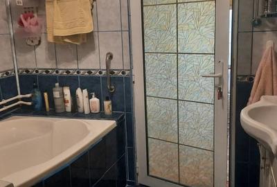 Casă cu 6 camere cu Teren 460 Mp în Central
