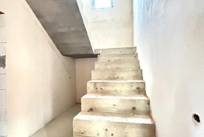 Casă individuală cu 4 camere cu Canalizare în Exterior Est - 6