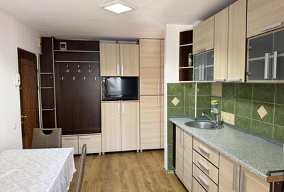 Apartament cu 2 camere decomandat, mobilat în Valea Aurie