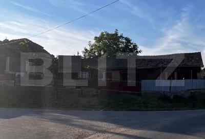 Casă cu 2 camere cu Teren 5100 Mp în Valea