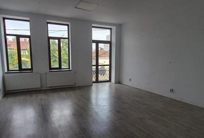 Casă individuală cu 12 camere cu Teren 321 Mp în P-ța Unirii - 4