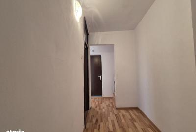 Apartament cu 3 camere decomandat în 9 Mai