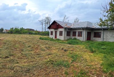 Casă cu 4 camere în Lacu Sărat - 2