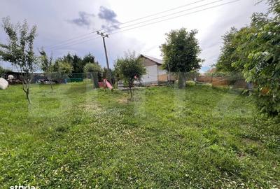 Casă cu 2 camere cu Canalizare în Central