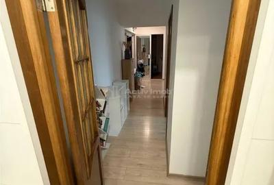 Apartament cu 3 camere decomandat în Victoriei
