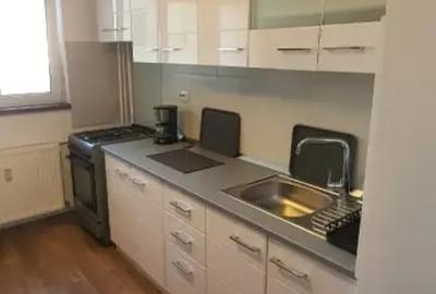 Apartament cu 3 camere decomandat în Colentina