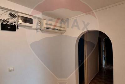 Apartament cu 3 camere decomandat în Berceni - 2