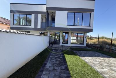 Casă individuală cu 4 camere cu Canalizare în Bariera Vâlcii