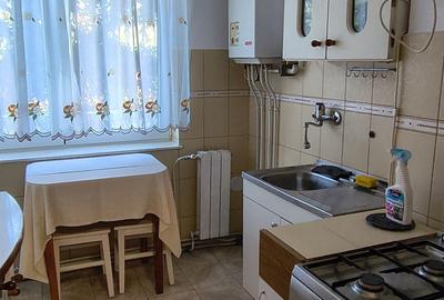 Apartament cu 3 camere semidecomandat în Republicii